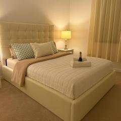 NEW House, Near Beaches, and MIA, Sleeps 8!