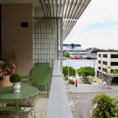 Modern Barangaroo Apartment with Waterfront Balcony Views