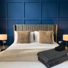 The Warldorf, King Size and Twin Apartment by The Hive WA1