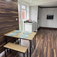 4Bed Grimsby Contractor Work Crew Stay