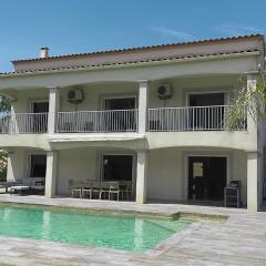 Villa 300m2 piscine chauffée et jacuzzi-spa de nage