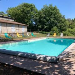 Spacieuse maison avec piscine partagée à Razès