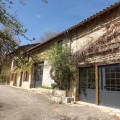 Spacieuse maison avec piscine partagée à Razès