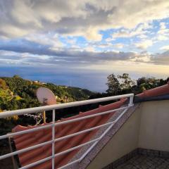 Banda Além Apartment by Mth