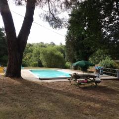 Maison de 3 chambres avec vue sur le lac, piscine partagée et terrasse aménagée à Razès - à 3 km de la plage