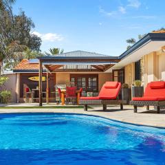 Twin Palms 4BRM Coastal Retreat with Pool & BBQ