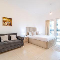 Yas Studio - Golf Course View - Amazing Pool - Heart of Yas Island - 5 min from Yas Mall, Ferrari World, Warner Bros, Sea Worlds, etc