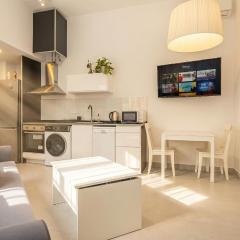 NEW Luxury and sunny 2BR apartment Premium Spot