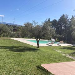 Noravilla con piscina fra mare e montagne