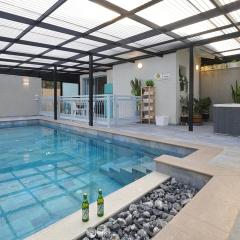 הילת השחר - וילה מדהימה עם 3 חדרי שינה ובריכה פרטית מחוממת ומקורה בעין יעקב