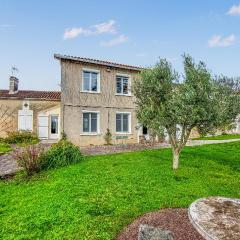 Cozy Home In Touvre With Wifi