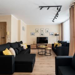 Umińskiego Spacious Apartment by BookingHost