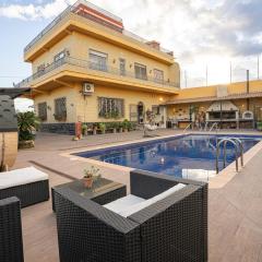 Piscina climatizada jacuzzi sauna y gym privados para 15 con metro