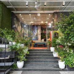 SRT Rajmahal Famliy Hotel Luxa RoadVARANSHI