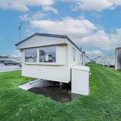 Lovely 8 Berth Caravan For Hire In Essex At Naze Marine Park Ref 17181P