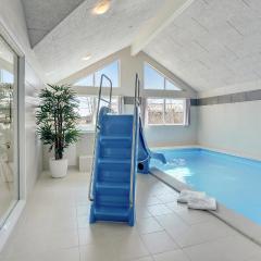 Cozy Home In Glesborg With Sauna