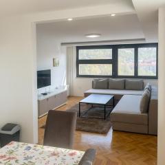 Green Riverside Apartment