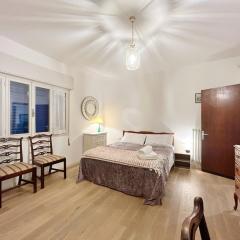 Number 3 APT, easy for Venice