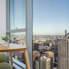 Sky High Retreat with Pool and Sauna, Near Marvel Stadium