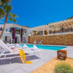 Villa El Palmeral by Abahana Villas