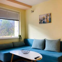 Sunny Central Apartment for 4 Guests 2 minutes from High Street