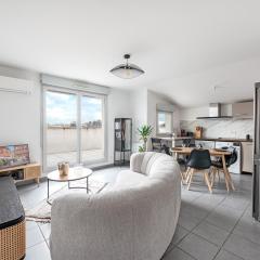 Appartment close to city center, AC and car park