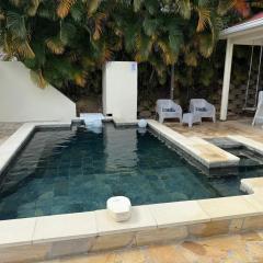 Villa avec piscine privée à Rivière-Salée - 110 m²