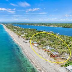 Oak Grove Escape with Shared Deck & Direct Beach Access