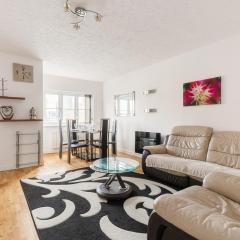 New! Top-Floor 2BR Flat near Canary Wharf