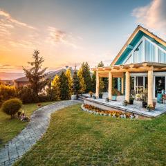 Cabin with hot tub and sauna with beautiful views