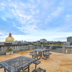 Walk to Boston Common Bright Apt with Rooftop Deck