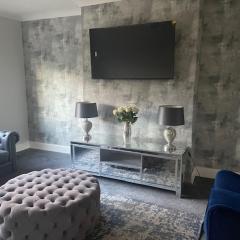 3BR Sleeps 6 Free Parking Near Glasgow City Centre