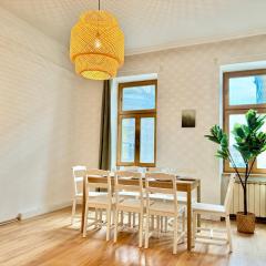 4-Room Spacious Central Apartment