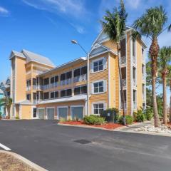 Beach Retreat - Queen Studio near Naples