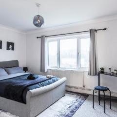 Stylish Two-Bed Apartment in Ashford