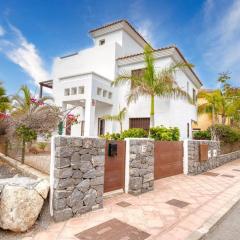 Spacious Villa Laurisilva