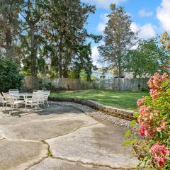 6 Mi to Downtown Seattle Peaceful Apt with Patio