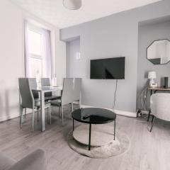 Stunning 5 Bedroom Home in the Heart of Swansea - Snooker Table, WiFi & Parking!