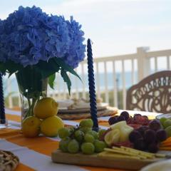 Oceanfront - Balcony Views - Walk to Beach & Shops