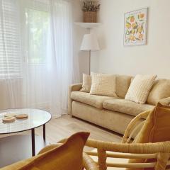 2 Bed Ground Floor, Beautiful Boho Chic Garden Flat