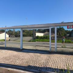 Lá casa de Cristal, Casa com piscina matinhos