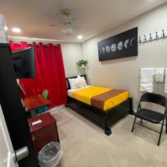 Room R1 with tempurpedic mattress and top facilities