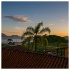 Apto com Sacada e Vista Mar a Passos da Praia