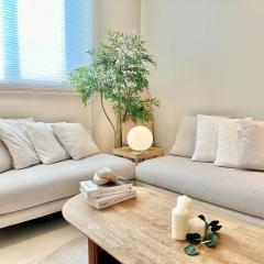 Le Coze Nampo, 2BR Apartment 3 Queen Bed, 8 minutes from Busan Station, Maximum 6 people