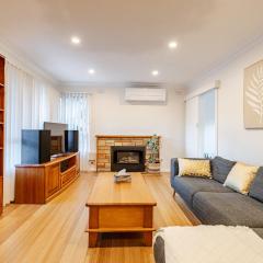 Geelong 3 Bedroom House, 4 Beds, Near City Centre