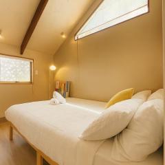 Queen's Tiny Nook by Peakhost