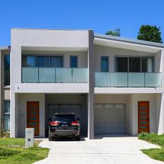 Large Family Friendly House Central Riverwood Stay