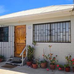 Encantadora Casa con Balcón a Pasos del Mar