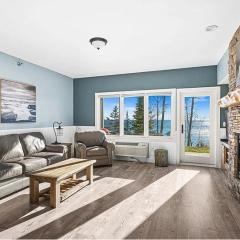 Whispering Pines Lake Views King Suite, 2 Queen Beds, Kitchen and Heated Pools