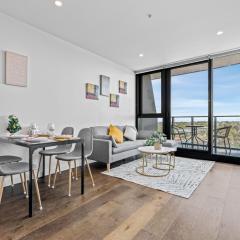 Galleria on the Glen - High floor deluxe apartment